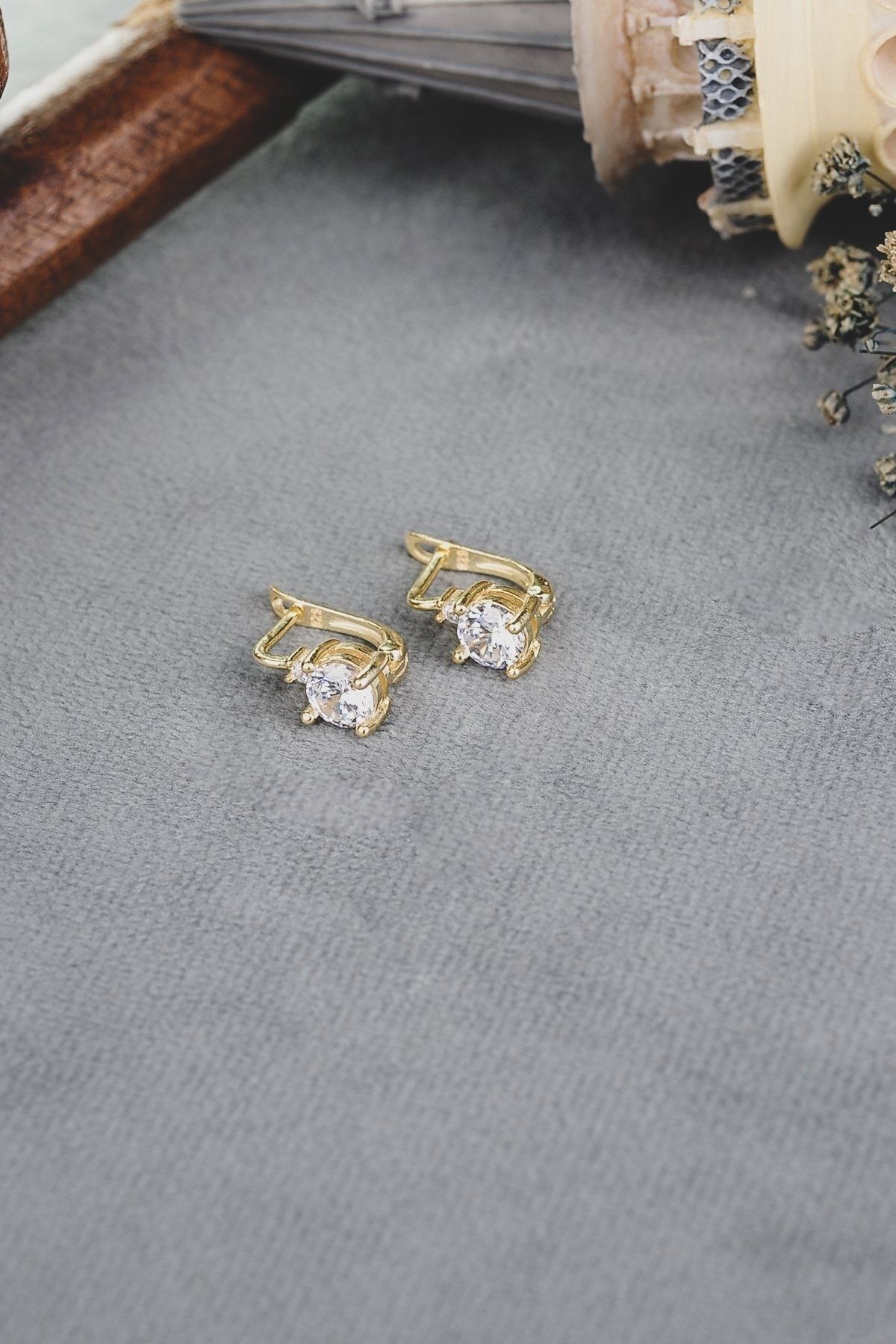 ENCİLİ SİLVER 925 Ayar Gümüş Pırlanta Montürlü Model Çocuk J Küpe GOLD - Tek Ebat